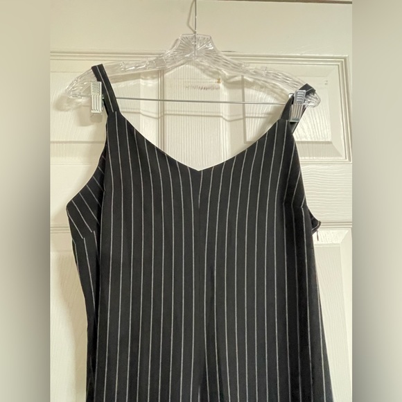 Mossimo Black & White Stripped Sleeveless Cropped Jumpsuit Size XL Runs Small - Picture 5 of 8